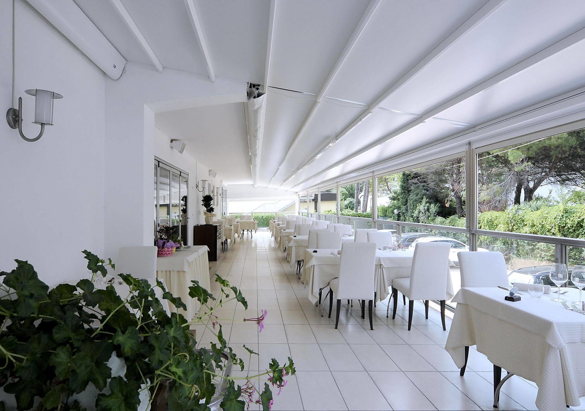 Hotel Rex Lignano Sabbiadoro Exterior photo